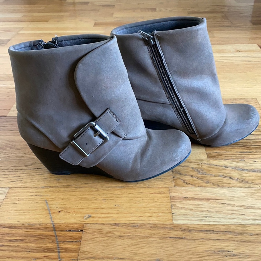 Light Brown Wedges